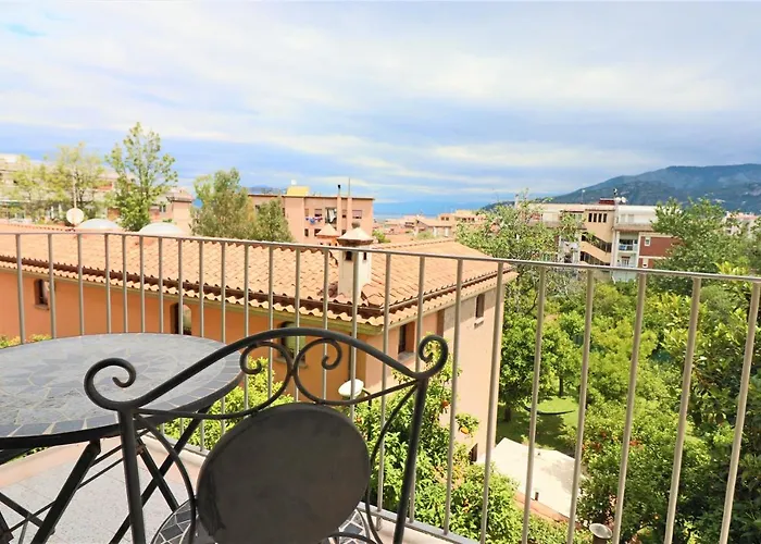 Benny House Sorrento